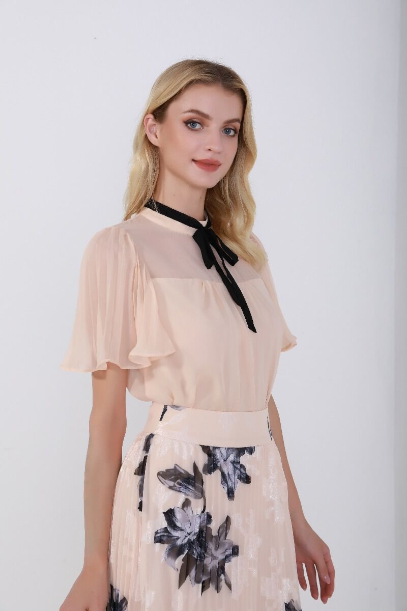 Neck-tie chiffon blouse