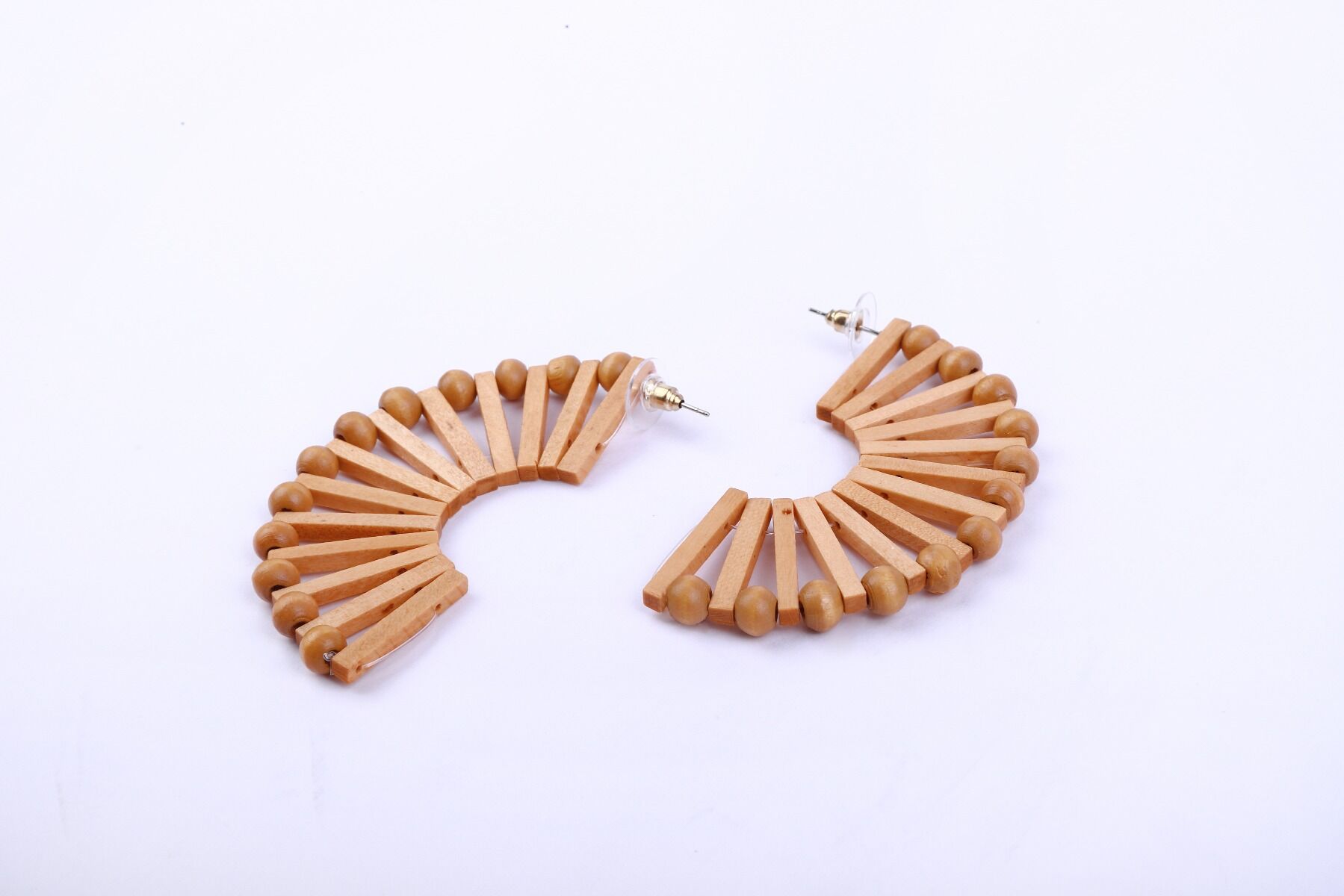 Wooden round earrings.