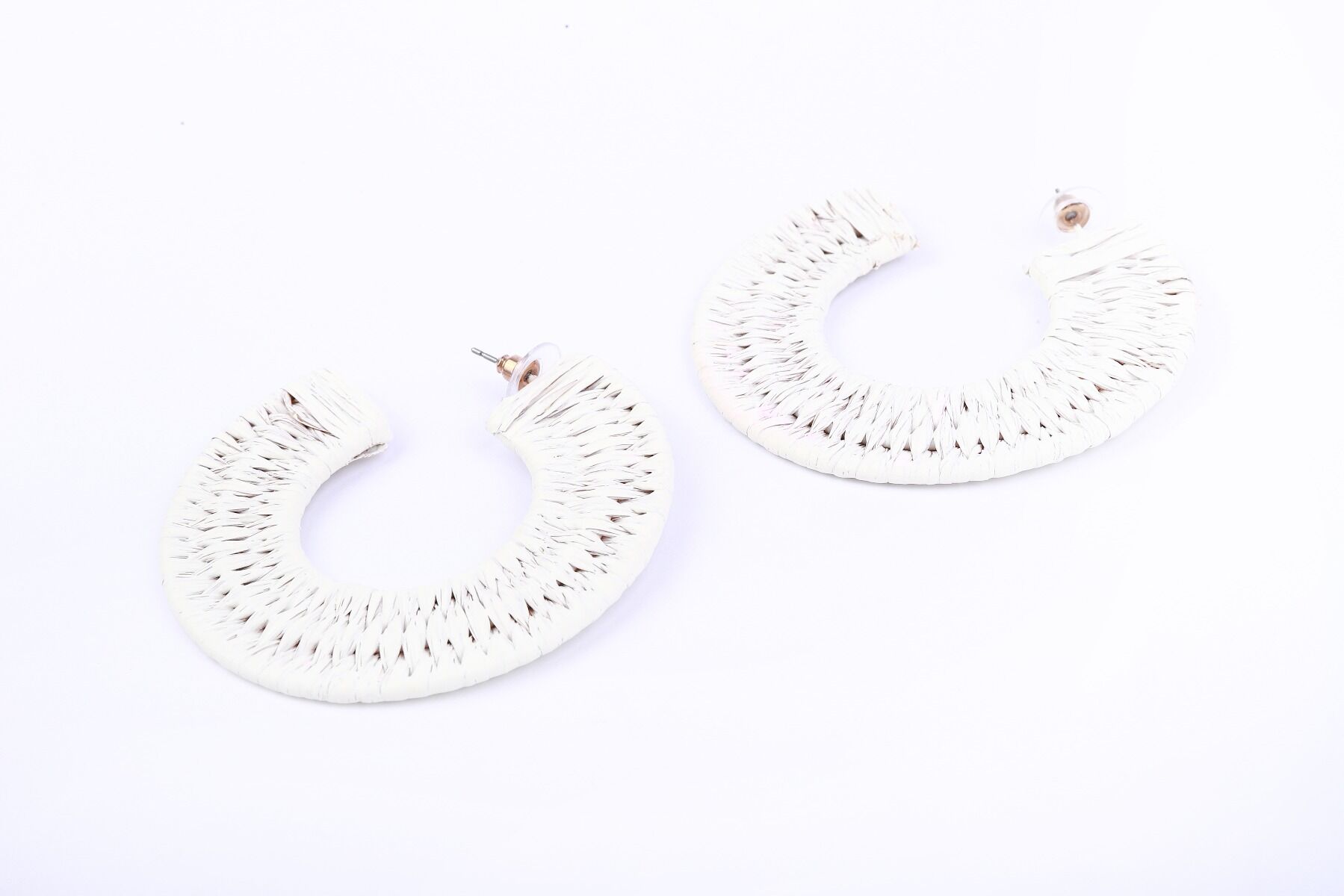 Woven straw earrings