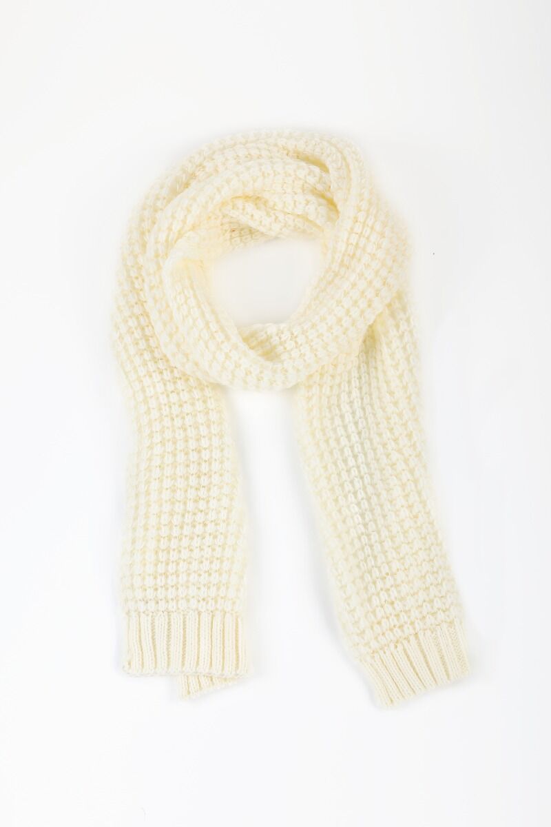 Ribbed pattern knitted scarf