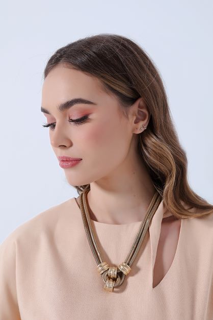 knotted golden necklace