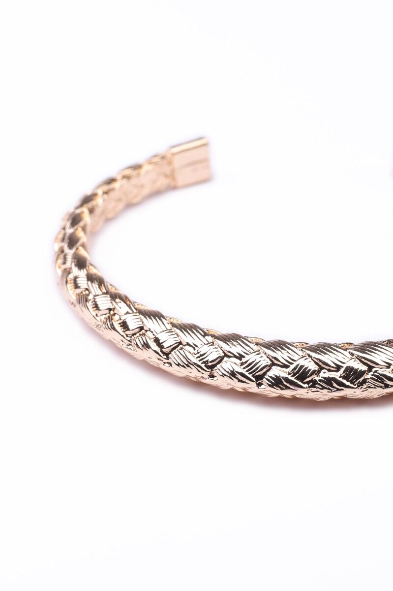 Twisted pattern bracelet