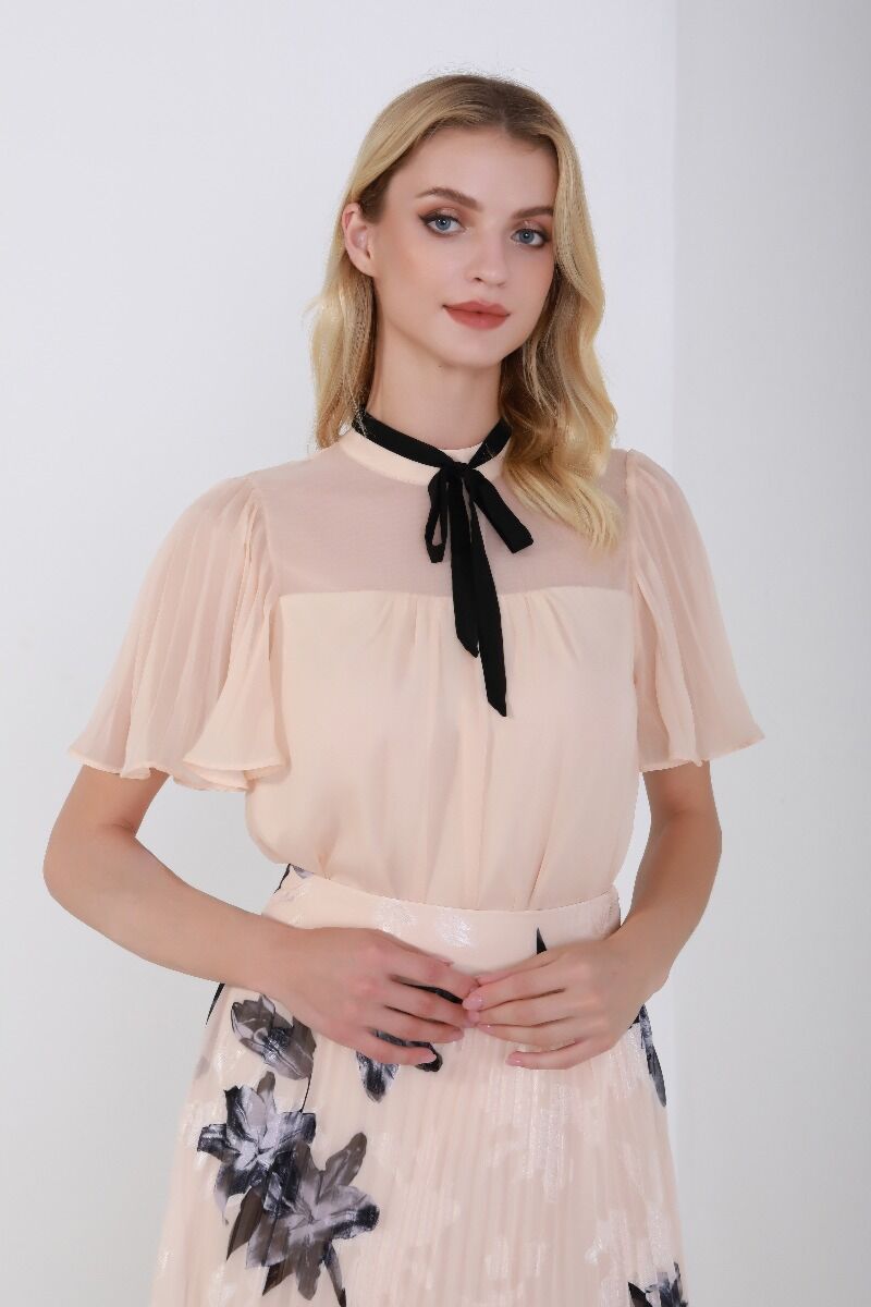 Neck-tie chiffon blouse