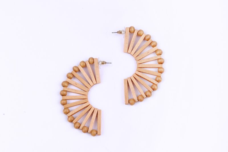 Wooden round earrings.